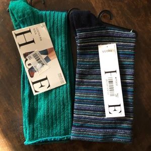 2 Pair HUE Socks